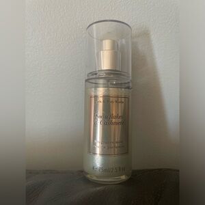 Bath and Body Works - Snowflakes and Cashmere Mini